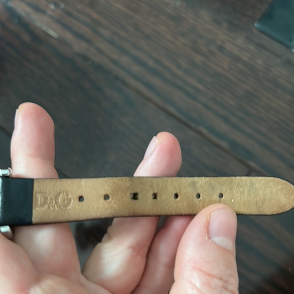 D&G Leather and Silver watch - Picture 6 of 7